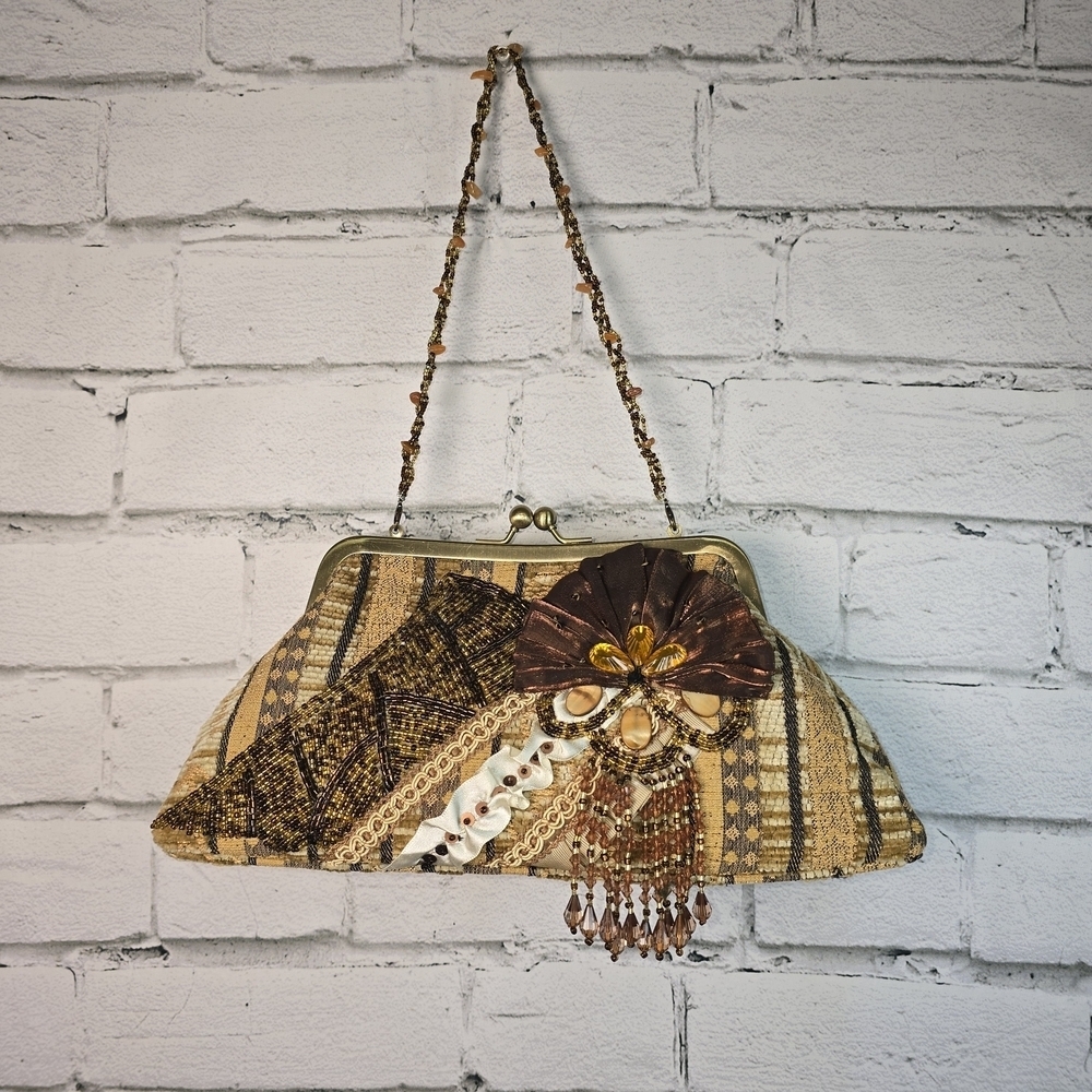 VINTAGE BAGUTTE BEADED FLORAL ACCENT BROWN GOLD KISS LOCK CLOSURE BOHO VICTORIAN